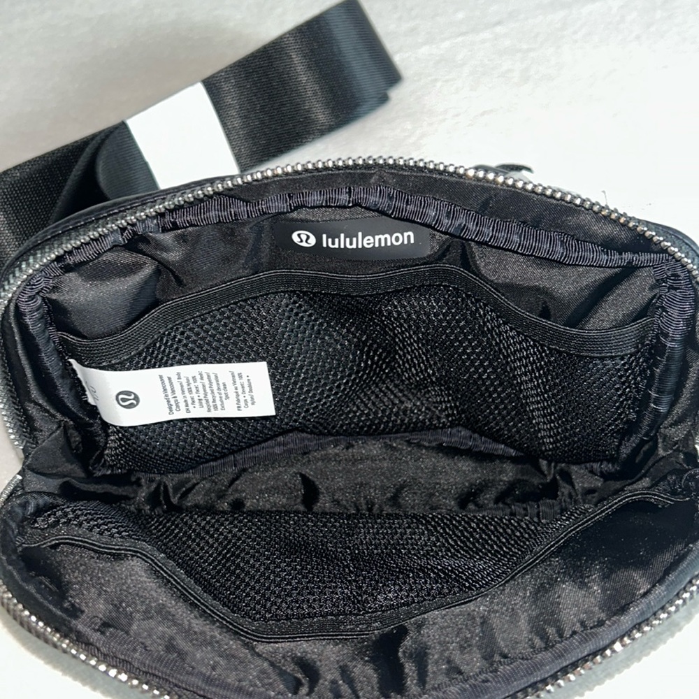 🆕 LULULEMON ATHLETICA Everywhere Belt Bag Wunder Puff Shine Black 1L NWT - Picture 12 of 17